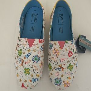 Toms super cute back to school shoes size 7